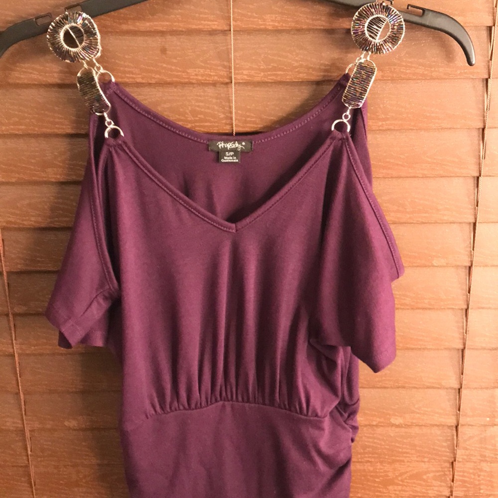 Shirt open shoulders